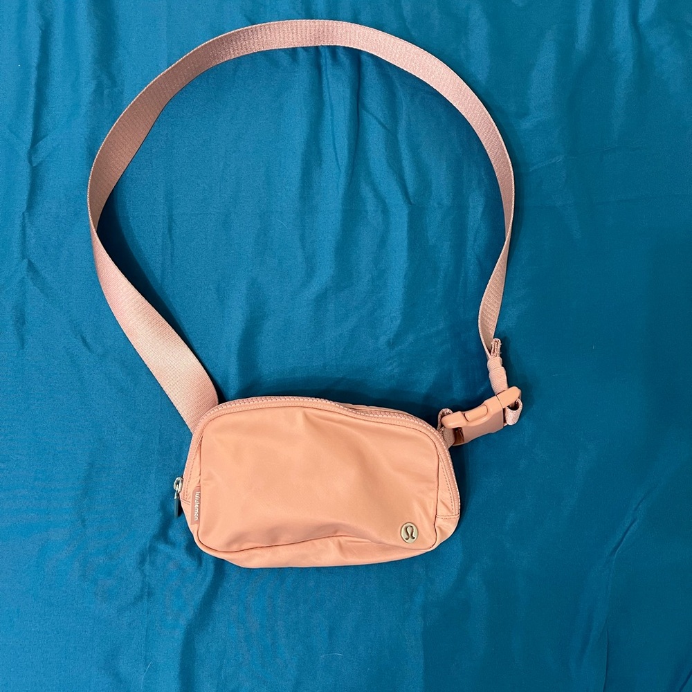 LULULEMON Everywhere Belt Bag